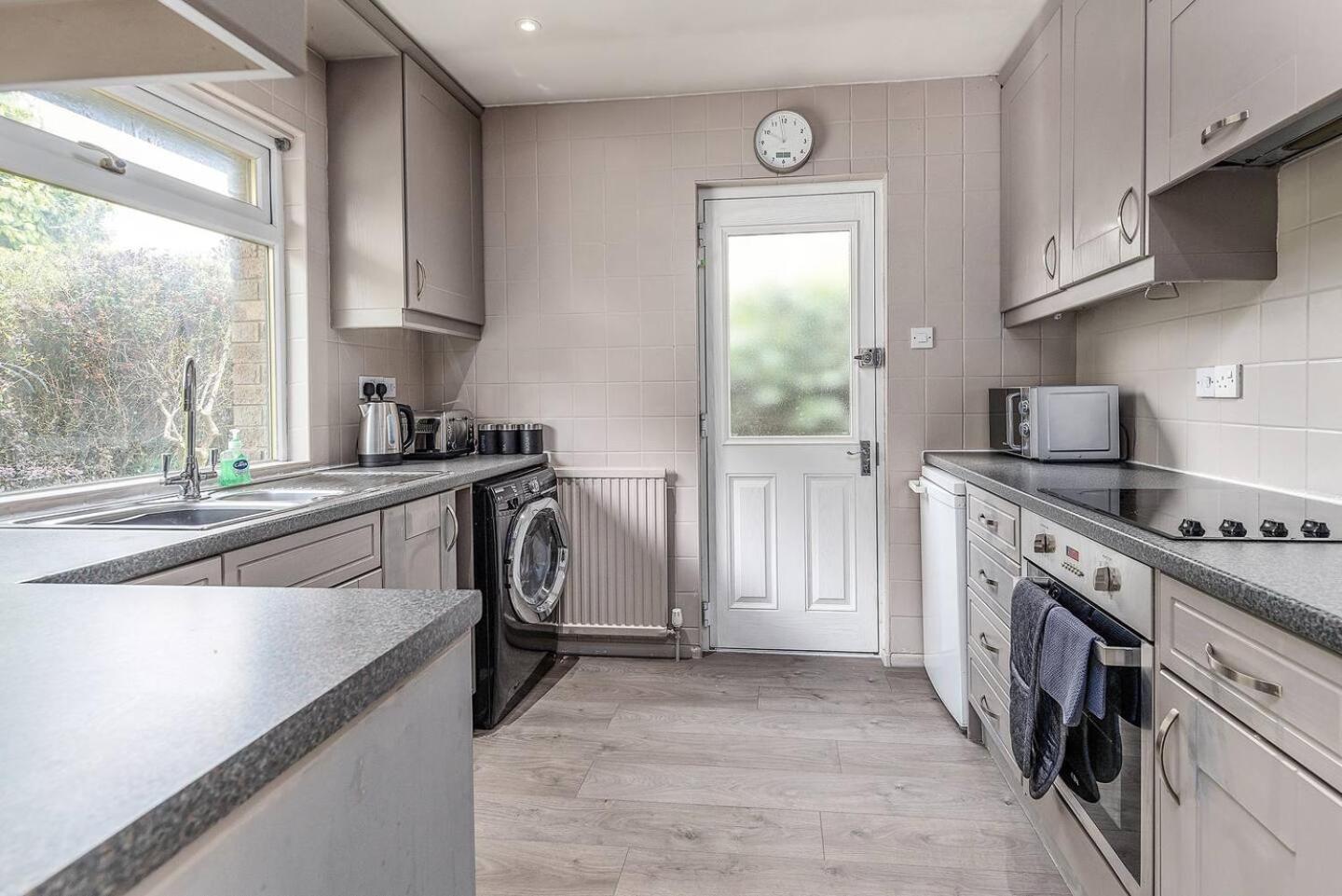 3 Bedroom Bungalow Close To Peak District With Garden Sheffield Eksteriør bilde